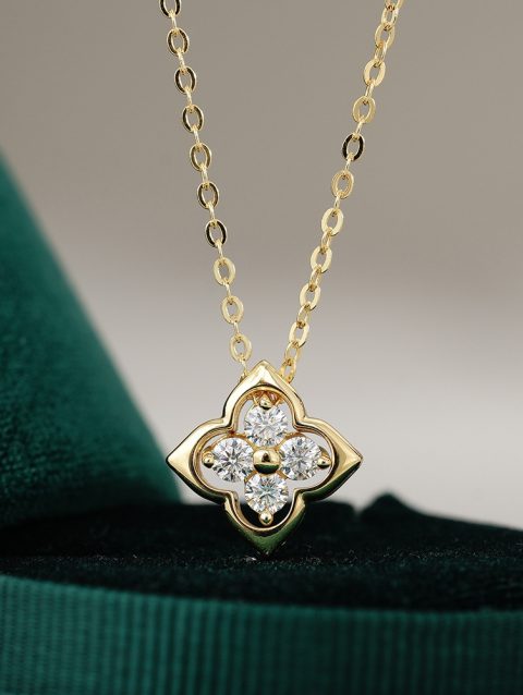 Luxury 100% Real 18k Gold Women's Transporter Lucky Grass Pendant Moissanite Diamond Necklace