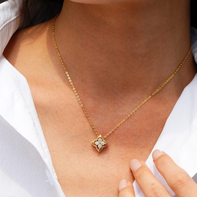 Luxury 100% Real 18k Gold Women's Transporter Lucky Grass Pendant Moissanite Diamond Necklace - Image 3