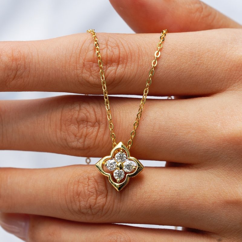 Luxury 100% Real 18k Gold Women's Transporter Lucky Grass Pendant Moissanite Diamond Necklace - Image 4