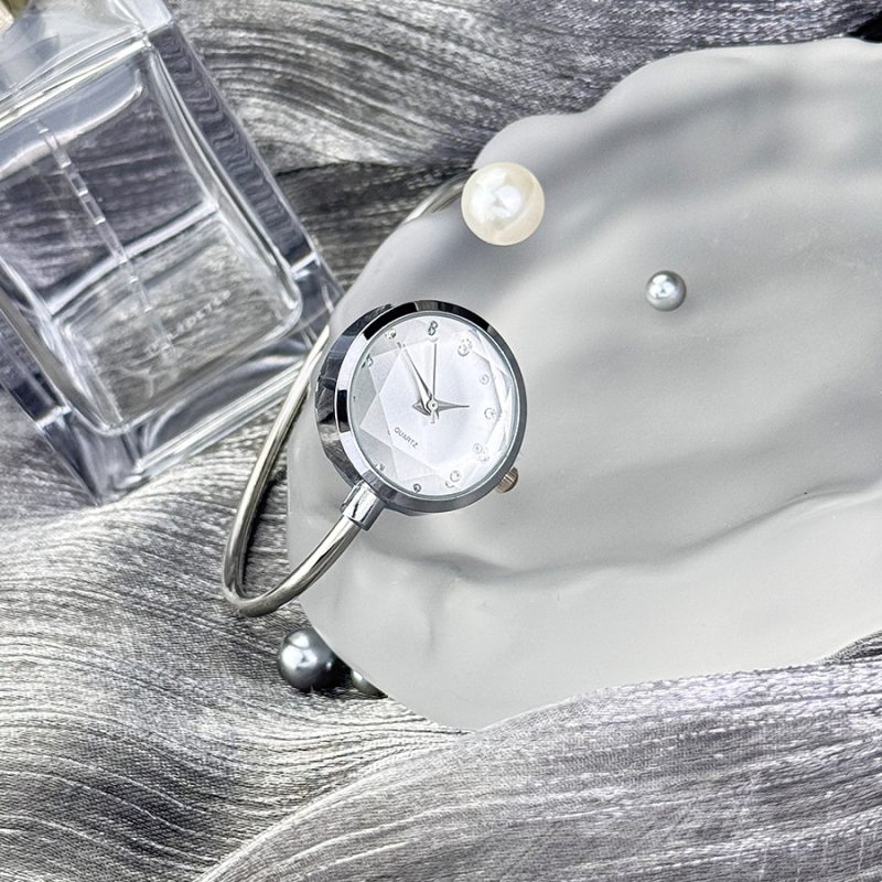 Women's Slim little bracelet 1 large pearl diamond cut glass rhinestone dial Minimalist quartz watch Bracelet Watch