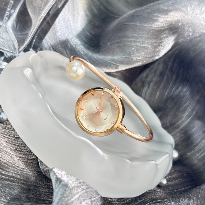 Women's Slim little bracelet 1 large pearl diamond cut glass rhinestone dial Minimalist quartz watch Bracelet Watch - Image 5