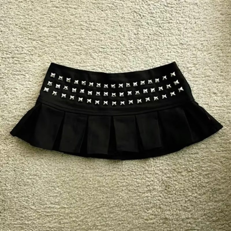 Y2K New Fashion Black Shorts Harajuku Hip Hop Punk Rivet Jean Skirt Mid Rise Loose Denim Shorts Gothic Womens Summer Clothing - Image 4