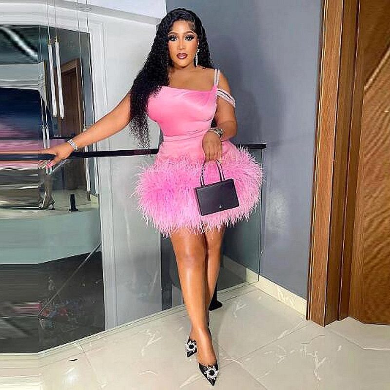 Pink Feathers Short Cocktail Dresses With Spaghetti Straps Yong Girls Party Dress Black Girls African Prom Gowns - Image 2